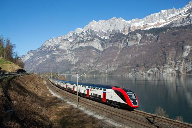 Bombardier TWINDEXX double-deck train at Switzerland’s Walensee