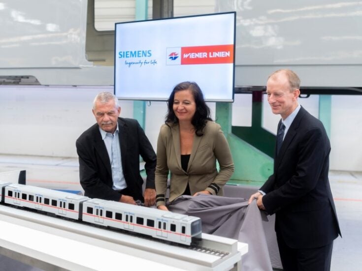 Siemens showcases Vienna metro’s first painted X car body