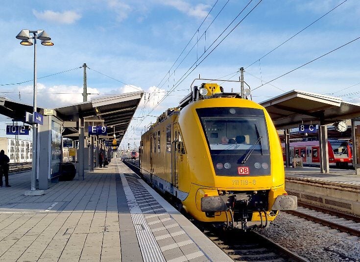 DB Netz orders for catenary maintenance vehicles from Harsco Rail