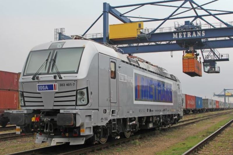 Siemens delivers first Vectron MS locomotive to Metrans