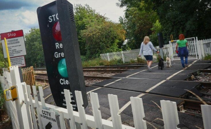 UK’s ORR publishes new guidance on level crossing safety