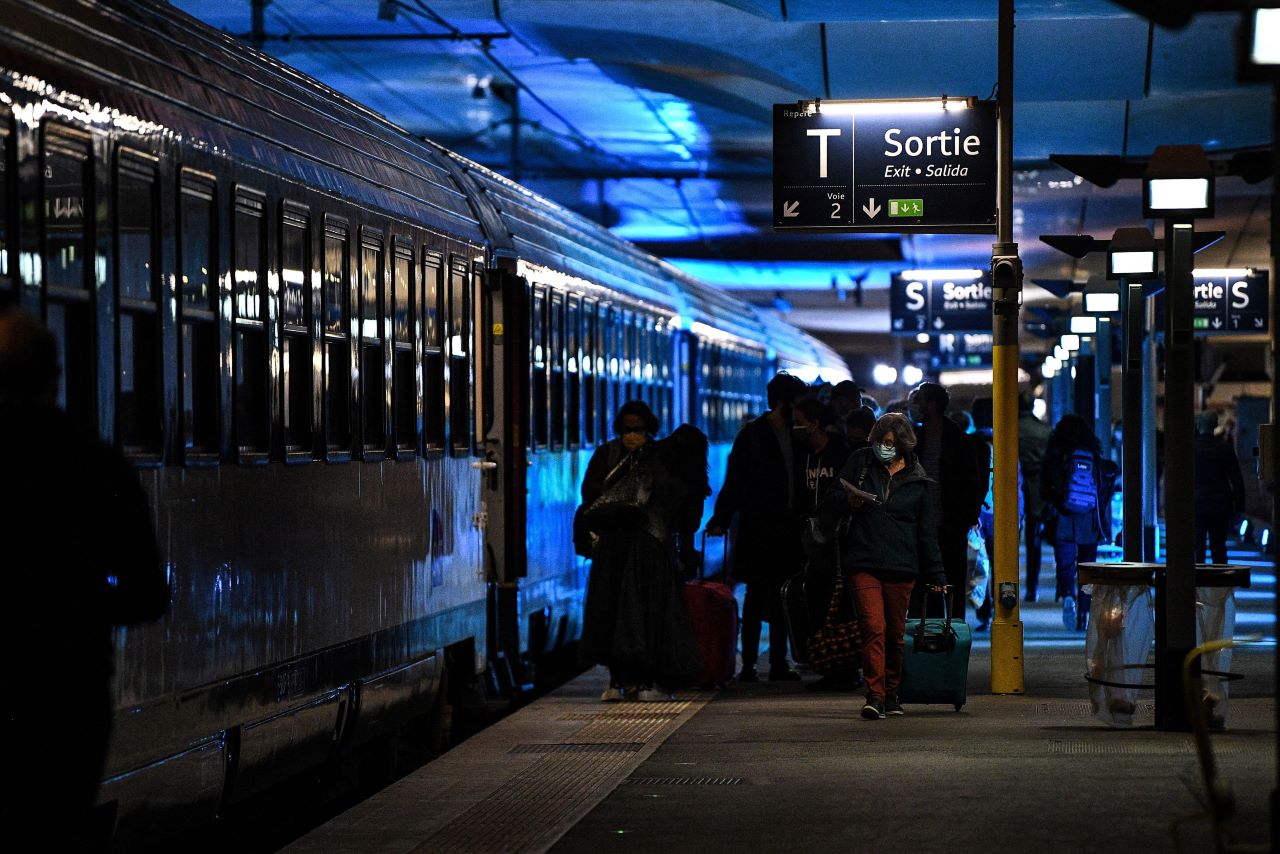 Blue Train reveries: the Paris-to-Nice sleeper, Rail travel
