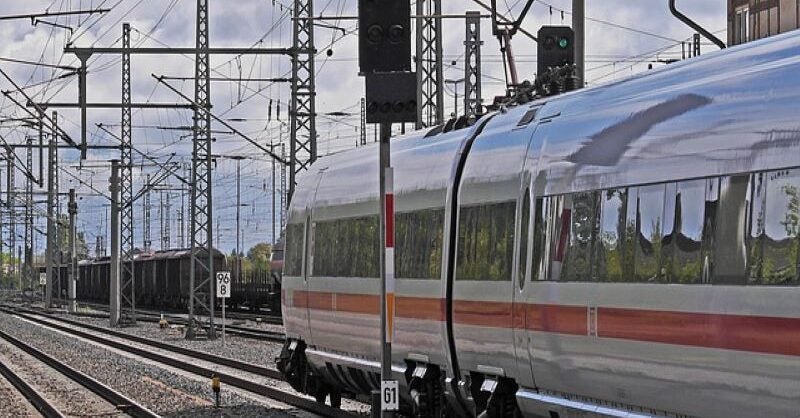 Indian Railways develops protection technology for running trains - Vimarsana News