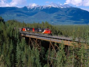 CN allocates funds for rail upgrades in Quebec, British Columbia