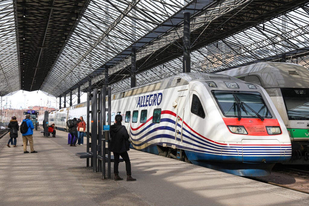 photo d'un train Allegro assis à la gare centrale d'Helsinki