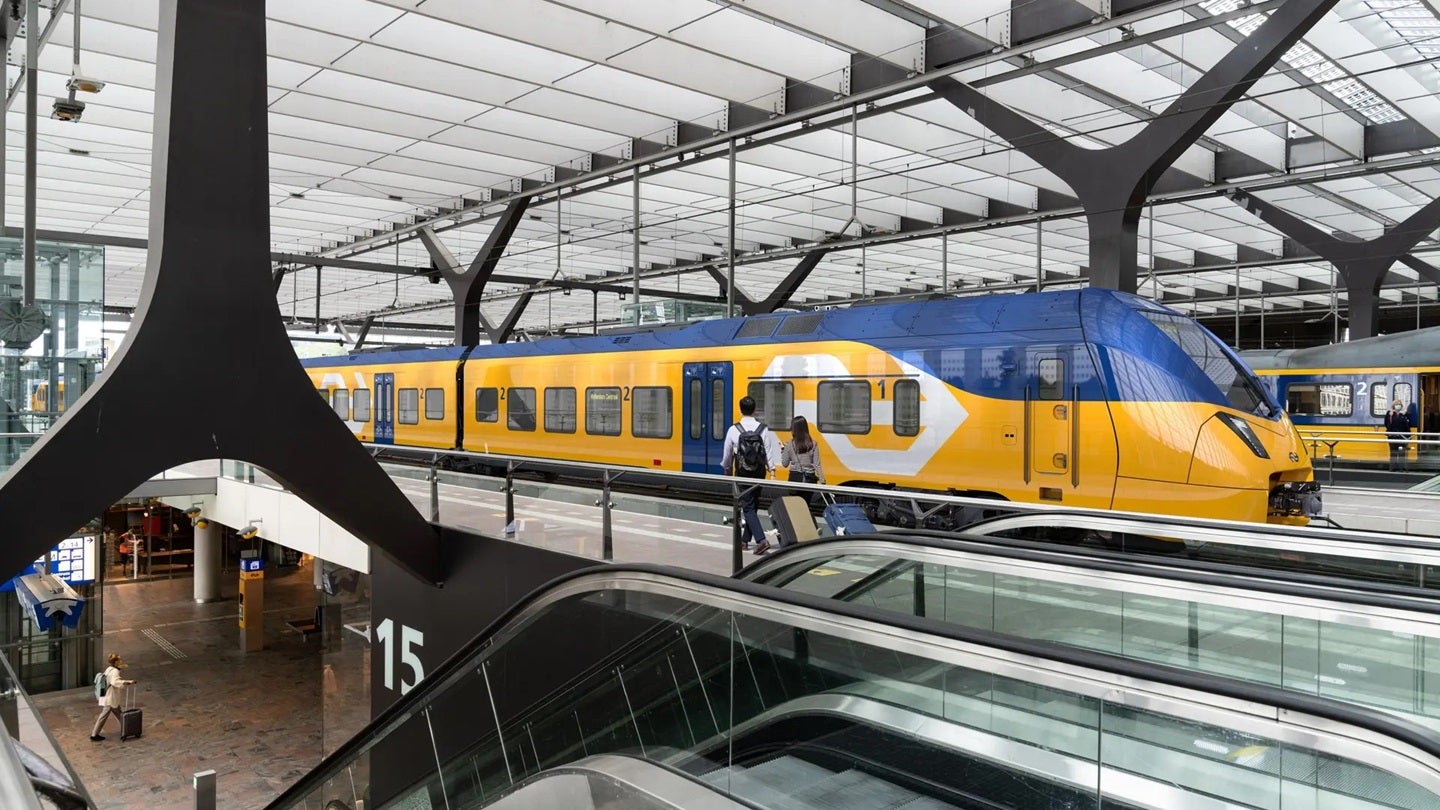 Stadler wins contract for 36 FLIRT commuter units in Netherlands